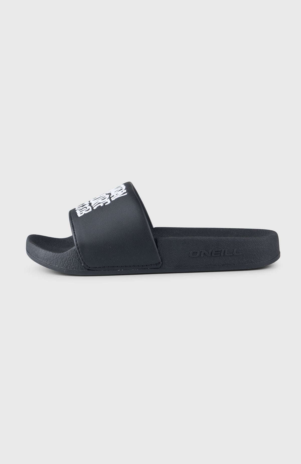 Graphic Slides für Jungen, schwarz mit Grafik-Print in Weiß, freigestellt von der Seite