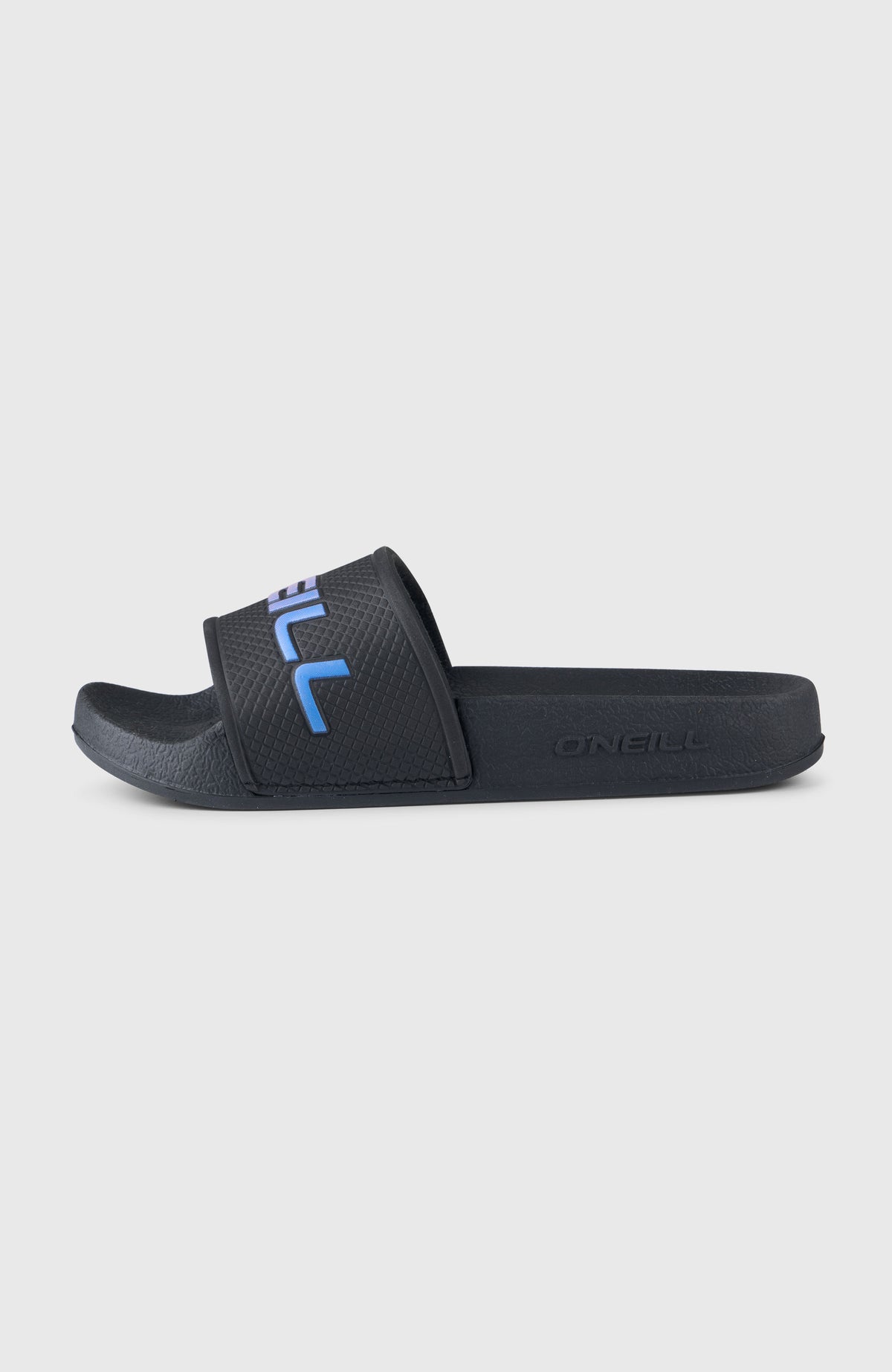 Logo Slides für Jungen, schwarz, freigestellt von der Seite mit seitlicher Logo-Prägung an der Sohle