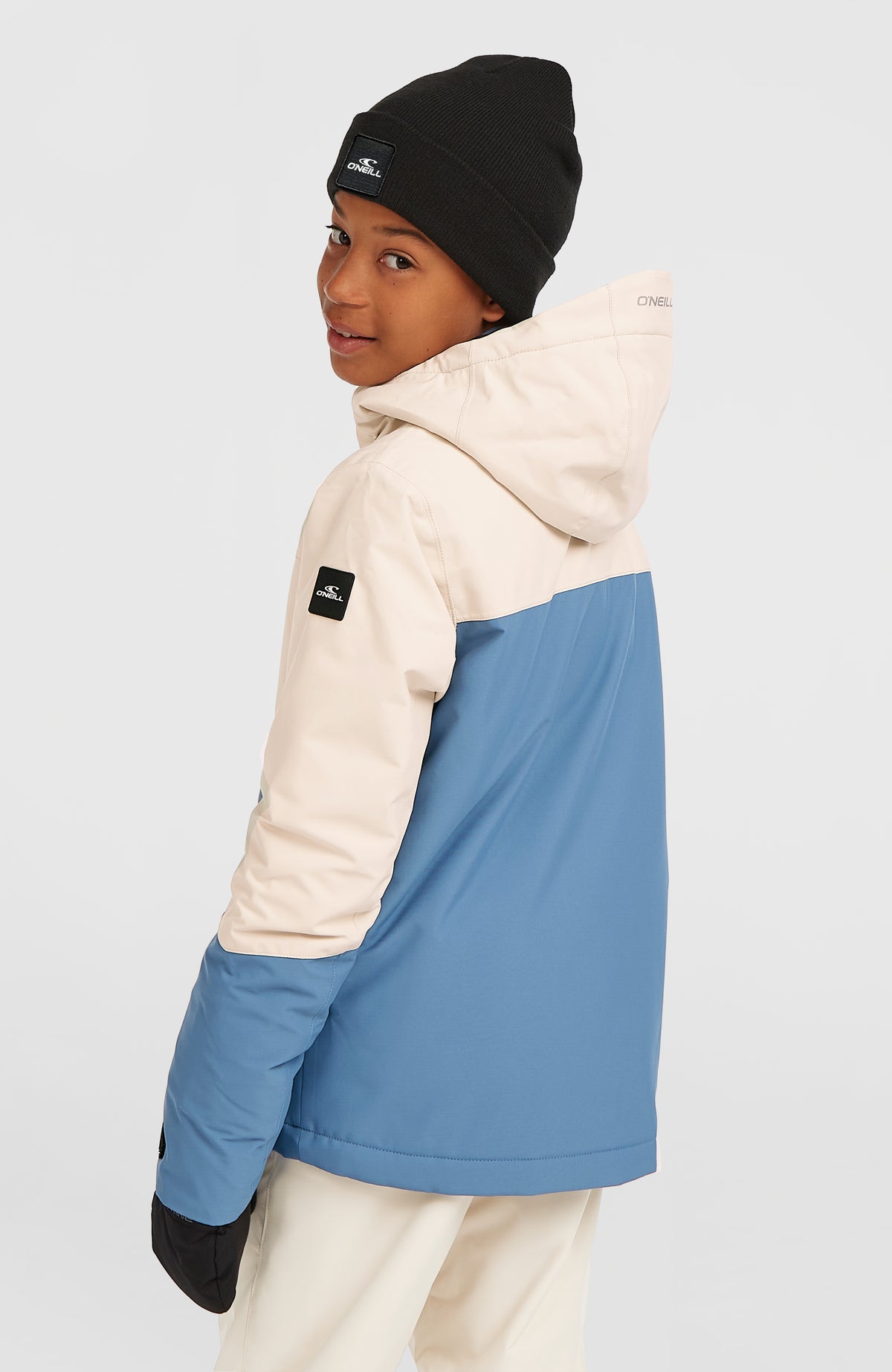 FWC'Cruz Triple Skijacke für Jungen in Beige-Mix, Rückansicht am Model mit Kapuze und Farbblöcken