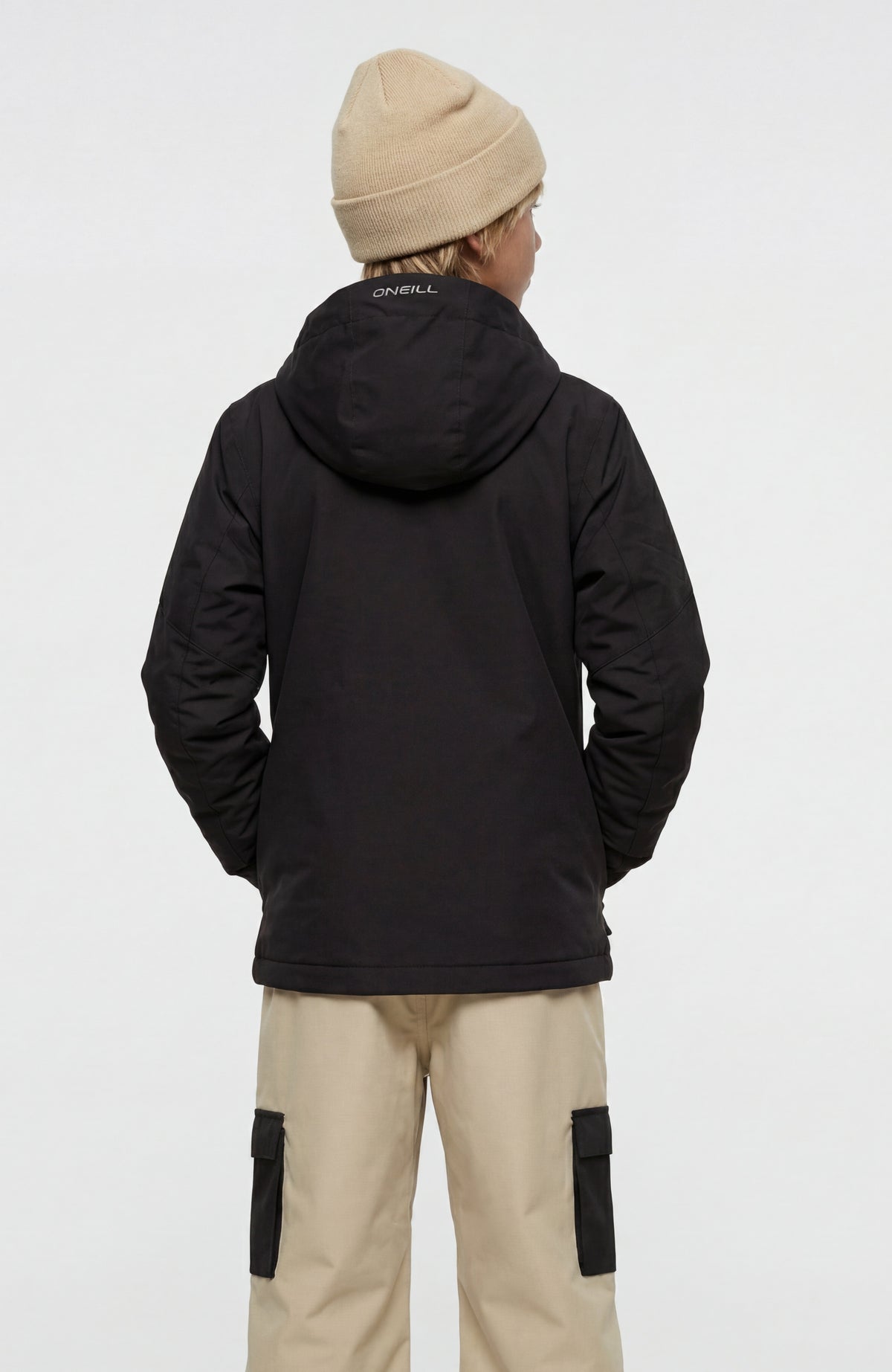 FWC'Cruz Skijacke für Jungen, schwarz, Rückansicht am Model, Kapuze mit Logo-Schriftzug