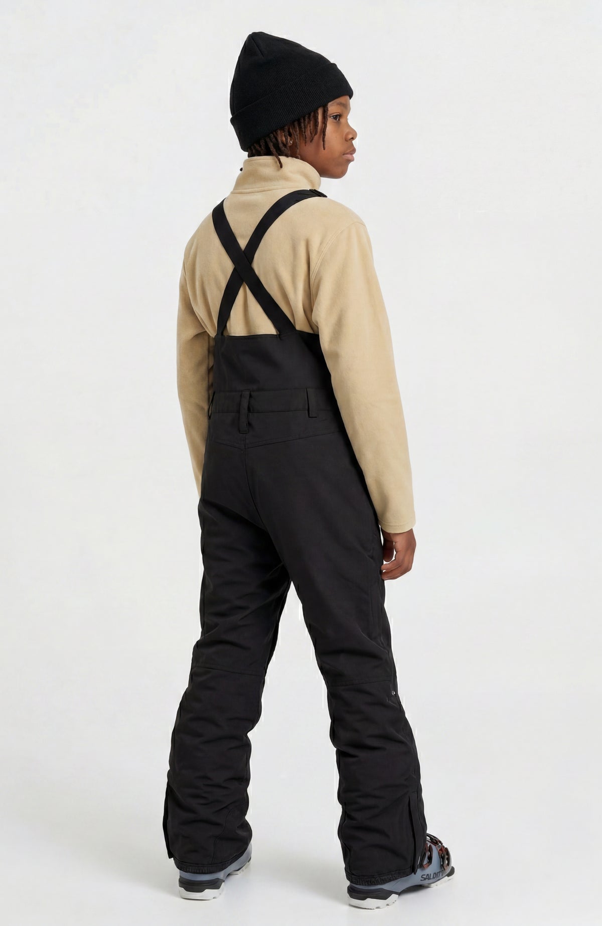 FWC'Cruz Bib Skihose für Jungen, schwarz, Rückansicht am Model mit überkreuzten verstellbaren Trägern