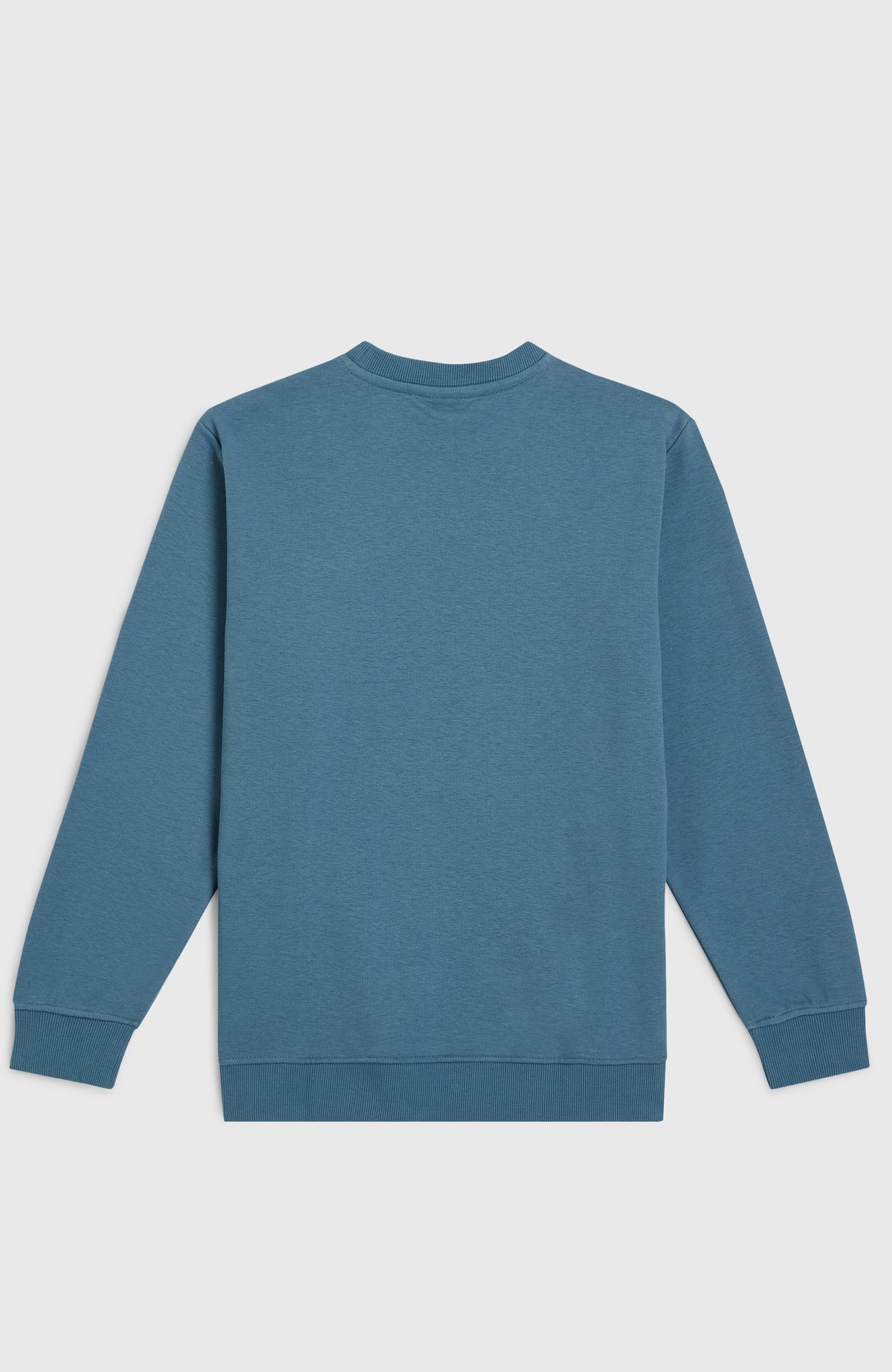 Essentials Crew Sweatshirt für Jungen, blau mit Logo-Stickerei in Weiß, flach liegend von hinten