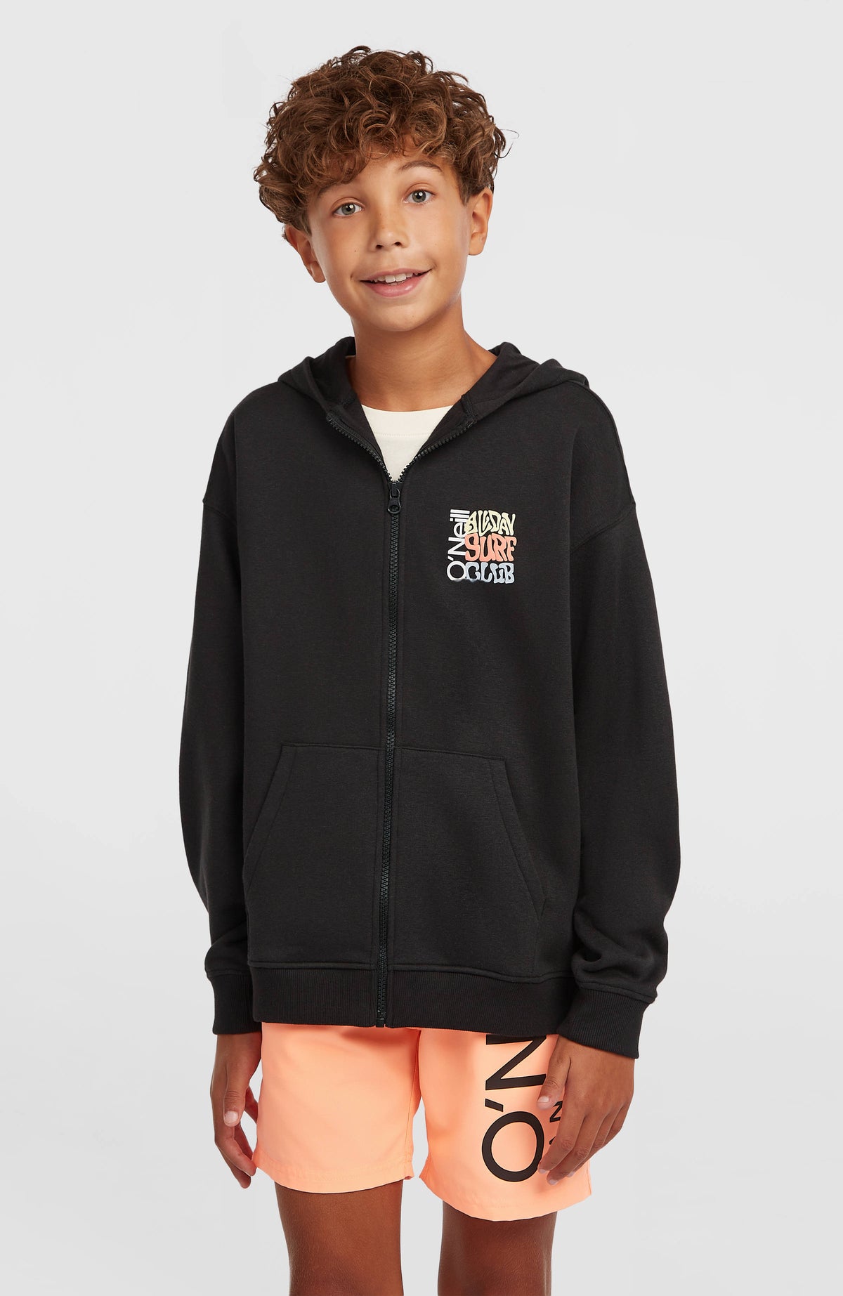 O'Neill Graphic Kapuzenjacke mit Reißverschluss für Jungen, schwarz mit Grafik-Print in Gelb und Orange, am Model