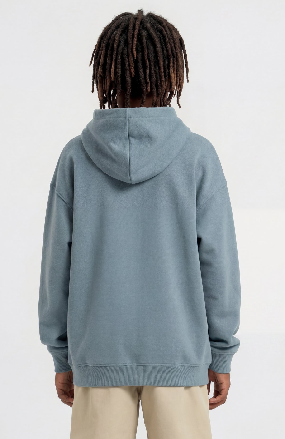 Essentials Hoodie für Jungen, blau, Rückansicht am Model mit Kapuze und Rippbündchen an Ärmeln und Saum