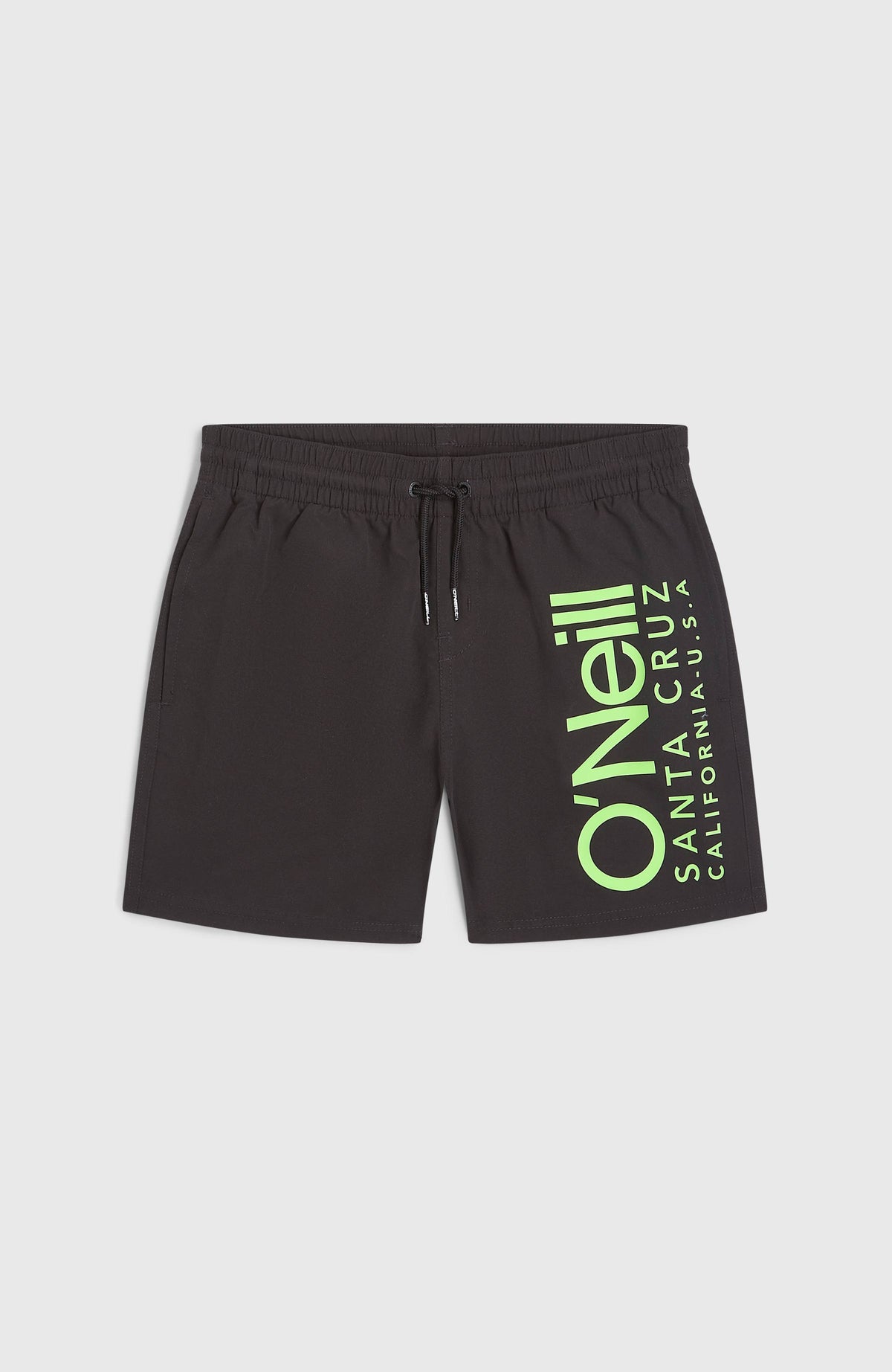 Original Cali 14'' Badehose, schwarz mit Logo-Print in Grün, flach liegend von vorne mit Kordelzug