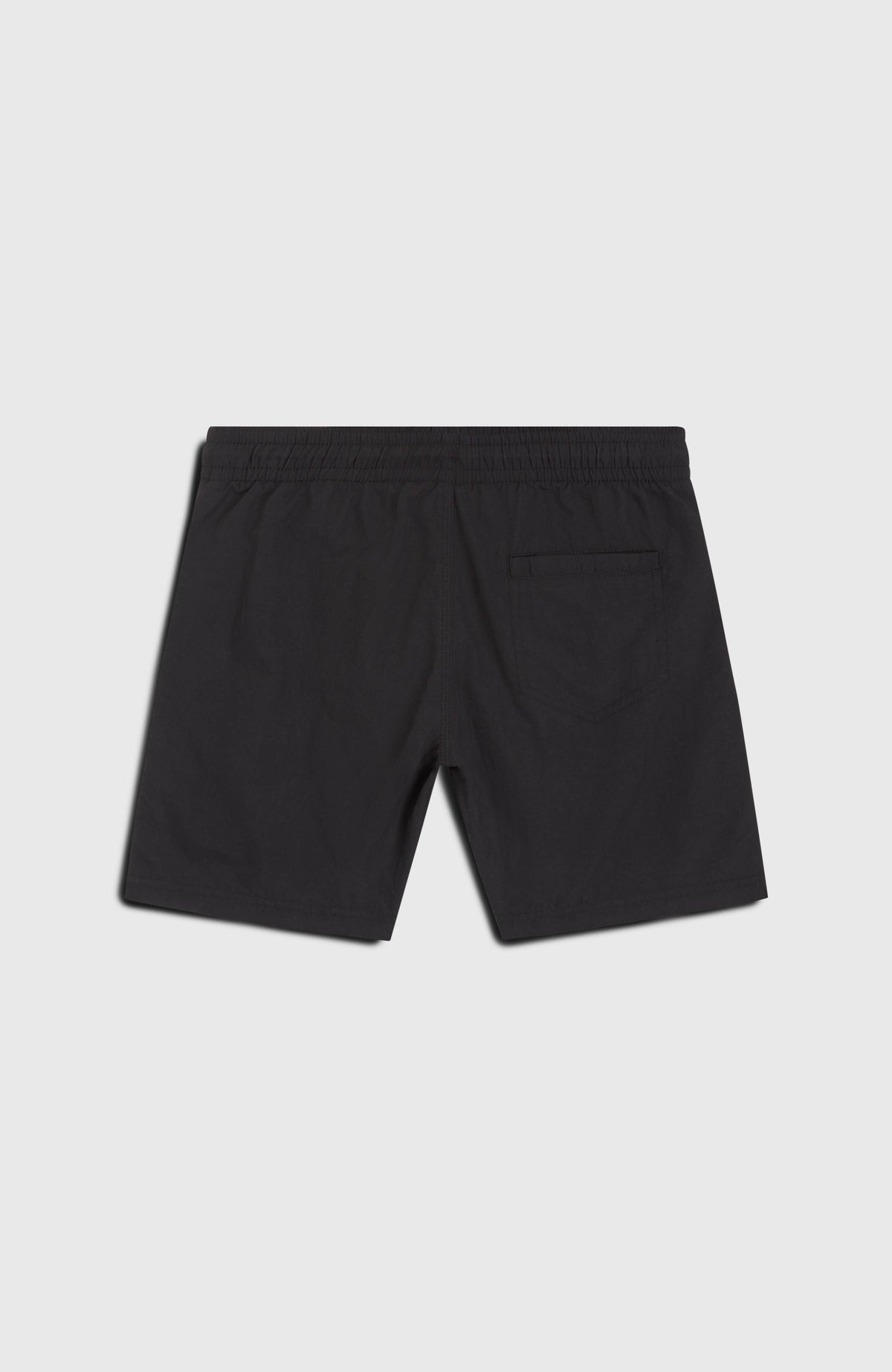 Vert 14'' Badehose für Jungen, schwarz, flach liegend von hinten mit aufgesetzter Gesäßtasche