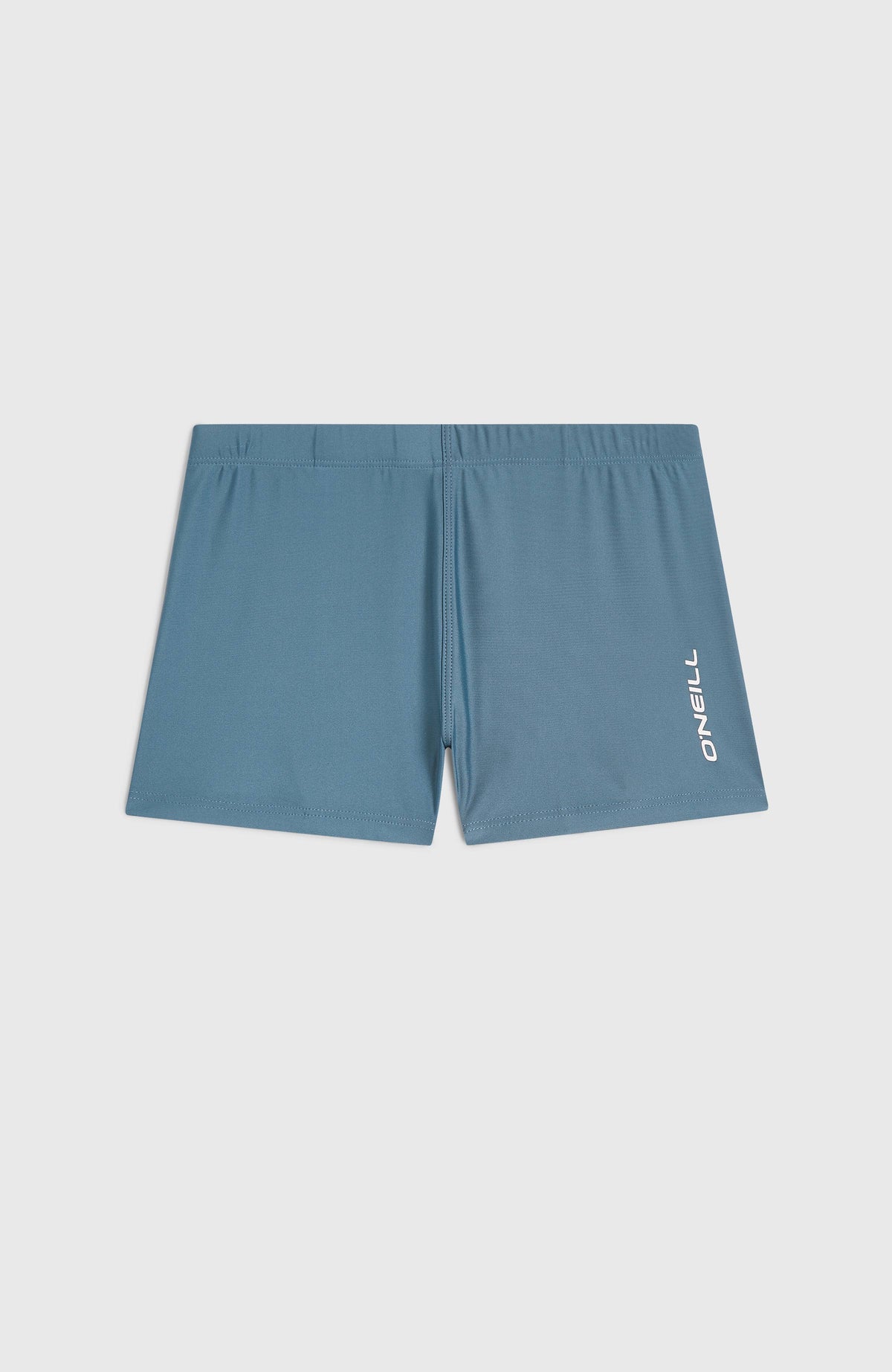 Racer Badehose für Jungen, blau, flach liegend von vorne mit weißem Logo-Print am Bein