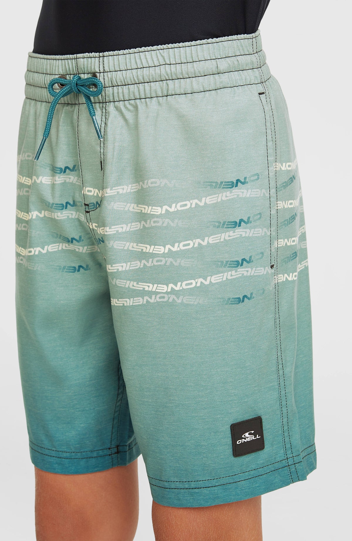 O'Neill First Badehose für Jungen, grün mit Logo-Print in Weiß, am Model, elastischer Bund mit Kordelzug