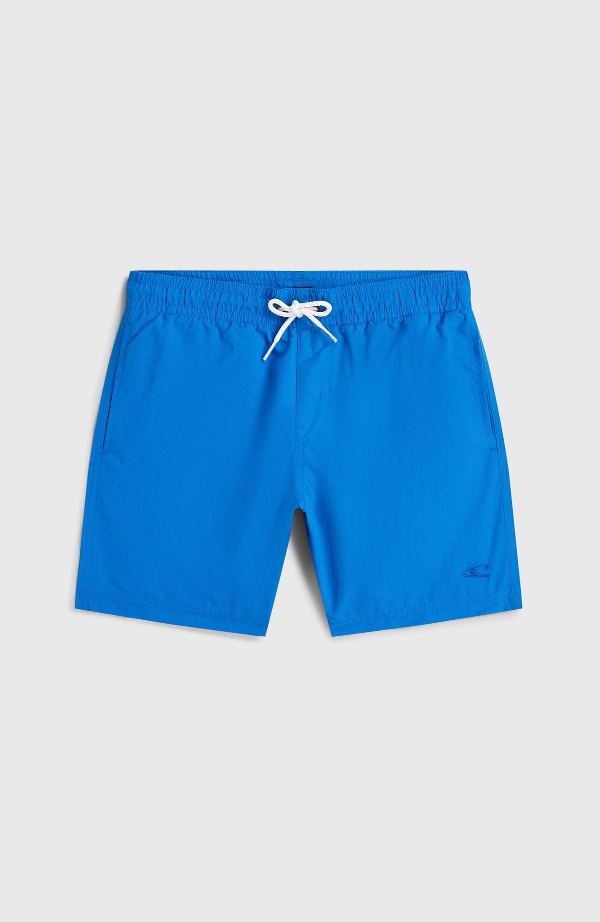 Vert Badehose für Jungen, blau, flach liegend von vorne, elastischer Bund mit Kordelzug