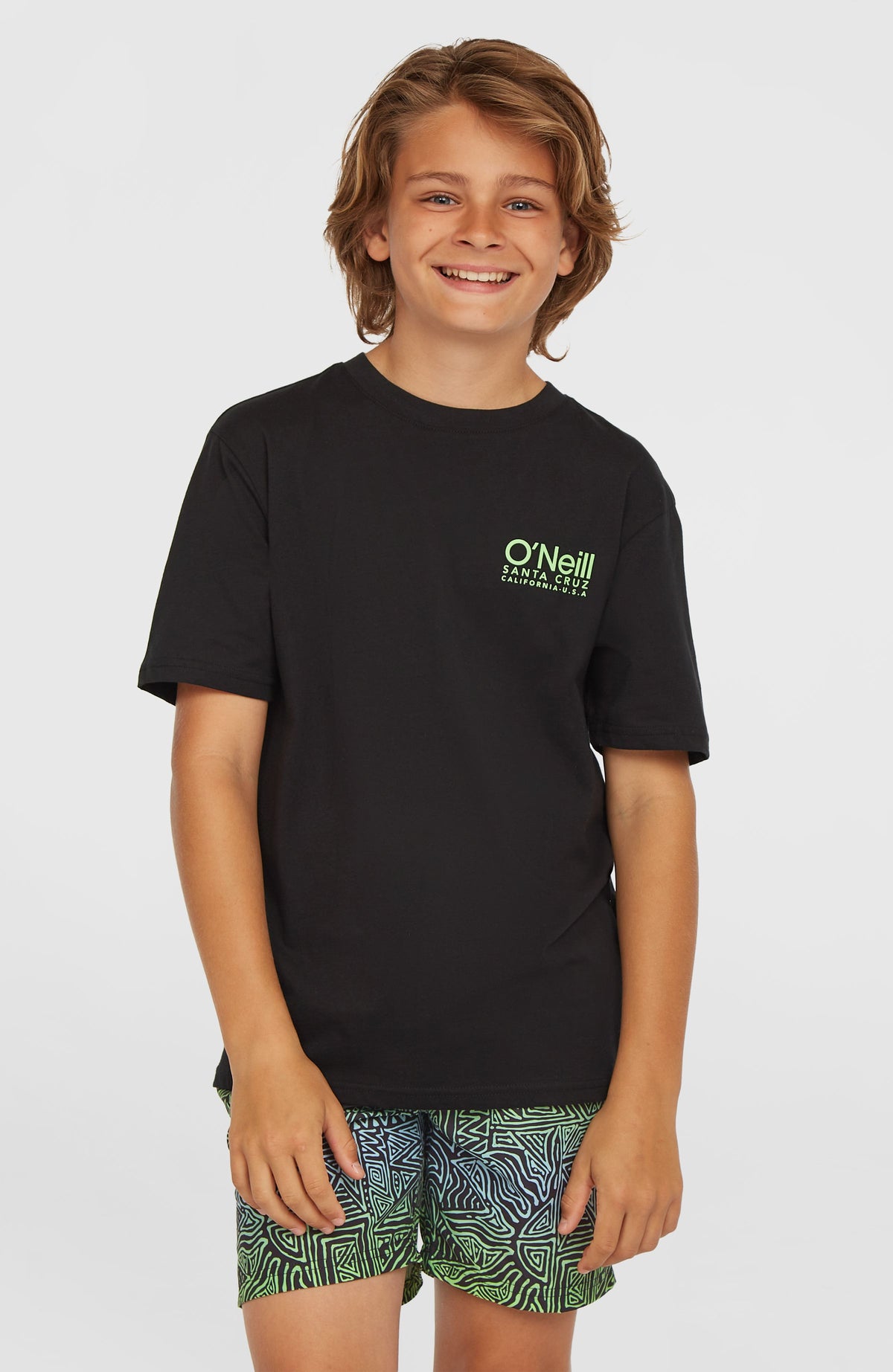 O'Neill Original Cali Logo T-Shirt für Jungen, schwarz mit Logo-Print in Grün, Vorderansicht am Model