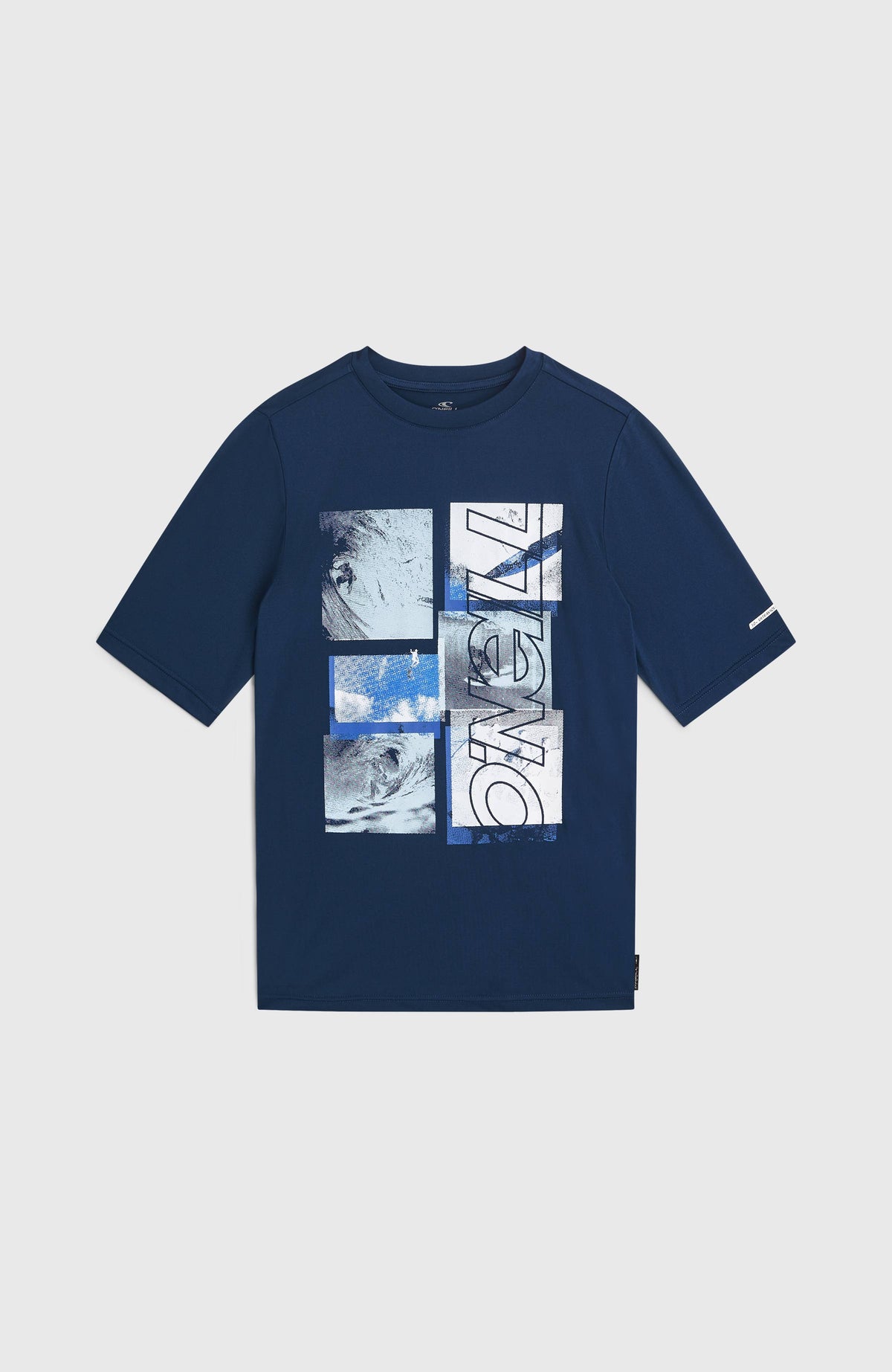 Blaues Hybrid T-Shirt für Jungen mit Logo-Print in Weiß und Hellblau, flach liegend von vorne freigestellt