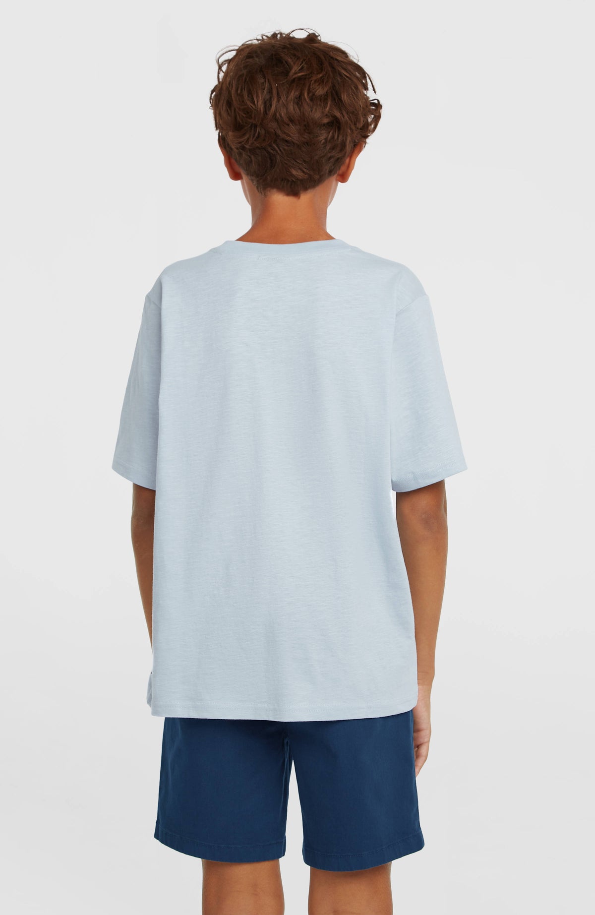 Blaues Slub Graphic T-Shirt für Jungen, unifarbene Rückansicht am Model
