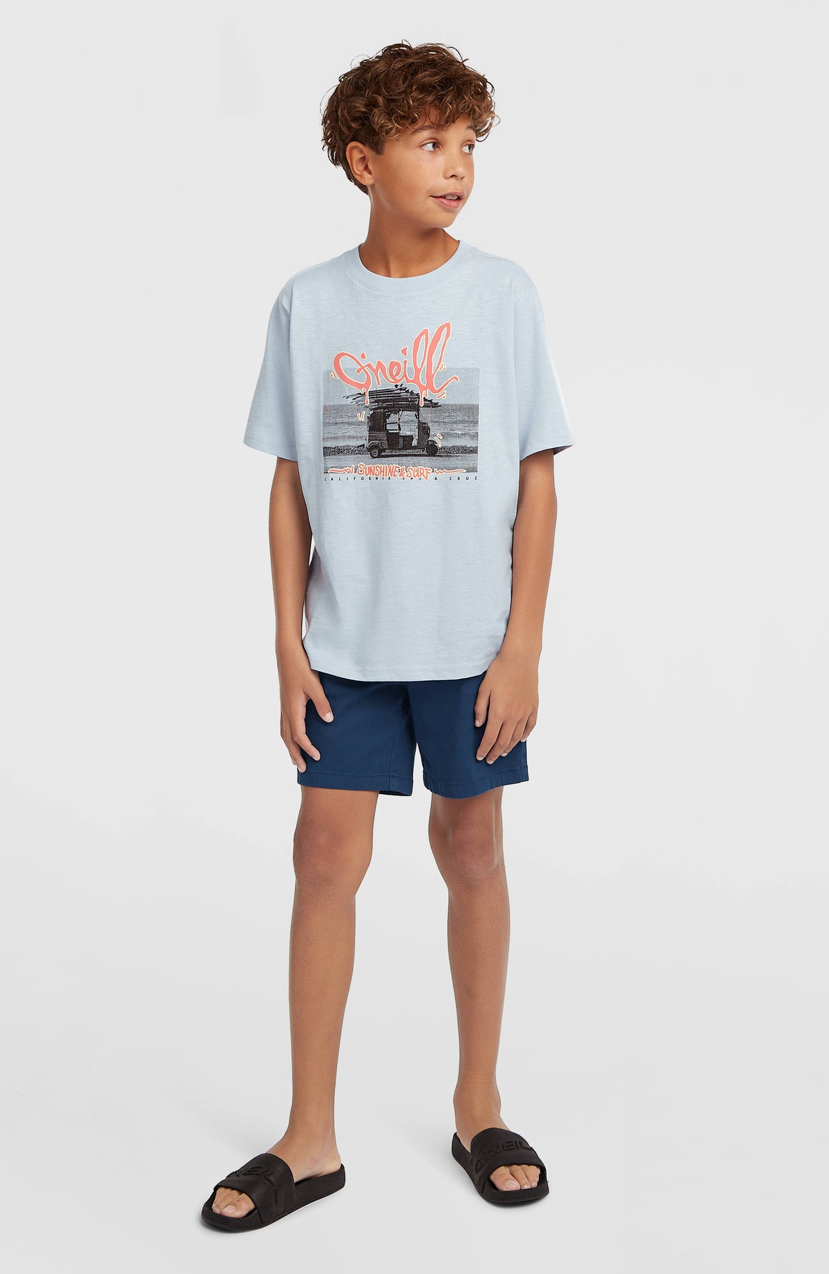 Slub Graphic T-Shirt für Jungen, blau mit Grafik-Print, frontale Gesamtansicht am Model