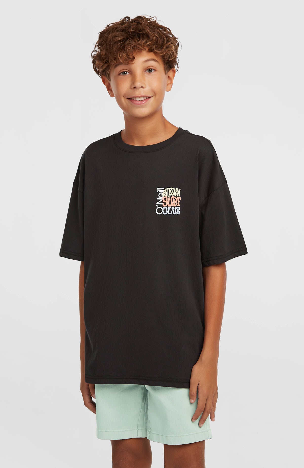 O'Neill Back Print T-Shirt für Jungen, schwarz mit Grafik-Print in Gelb und Orange, Vorderansicht am Model