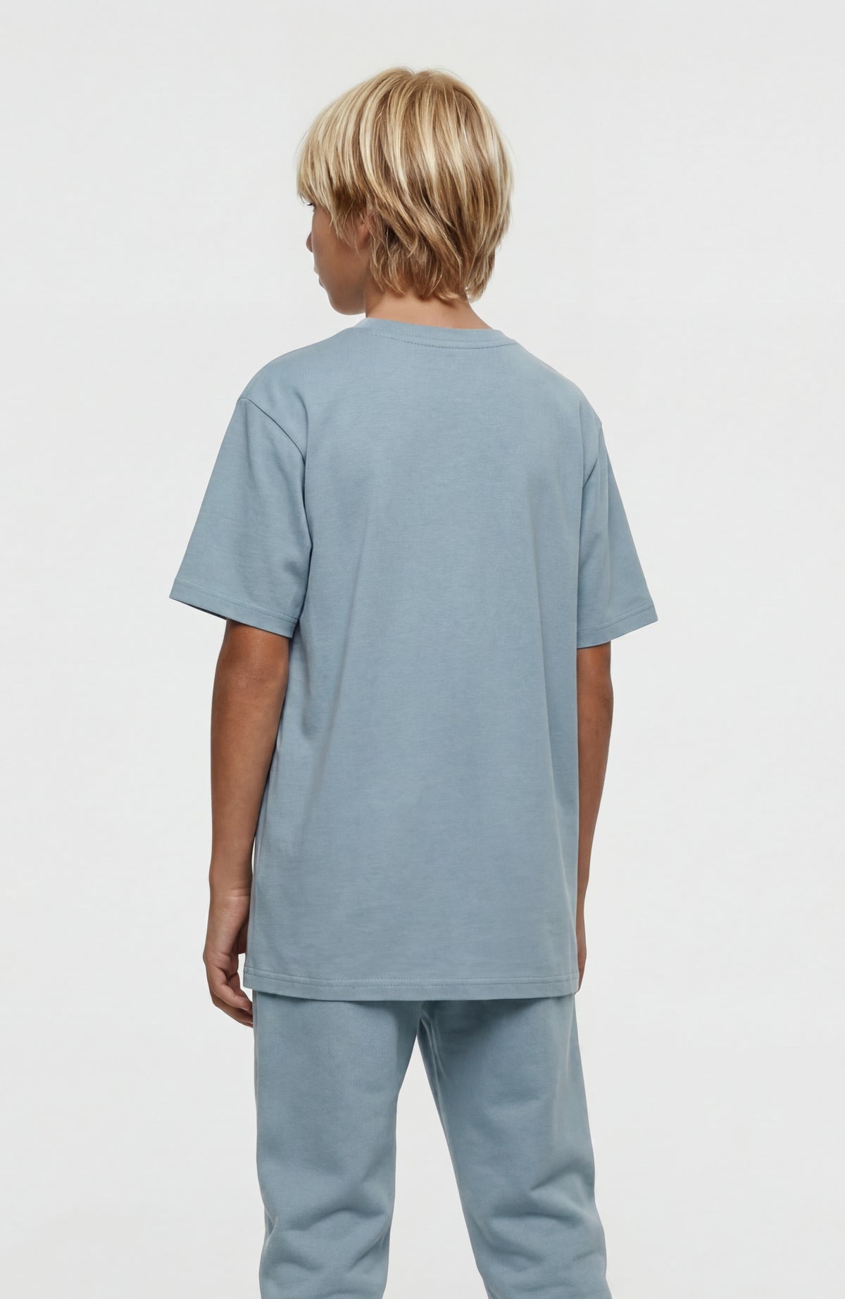 Graphic T-Shirt für Jungen, blau, Rückansicht am Model, glatte Passform mit kurzen Ärmeln