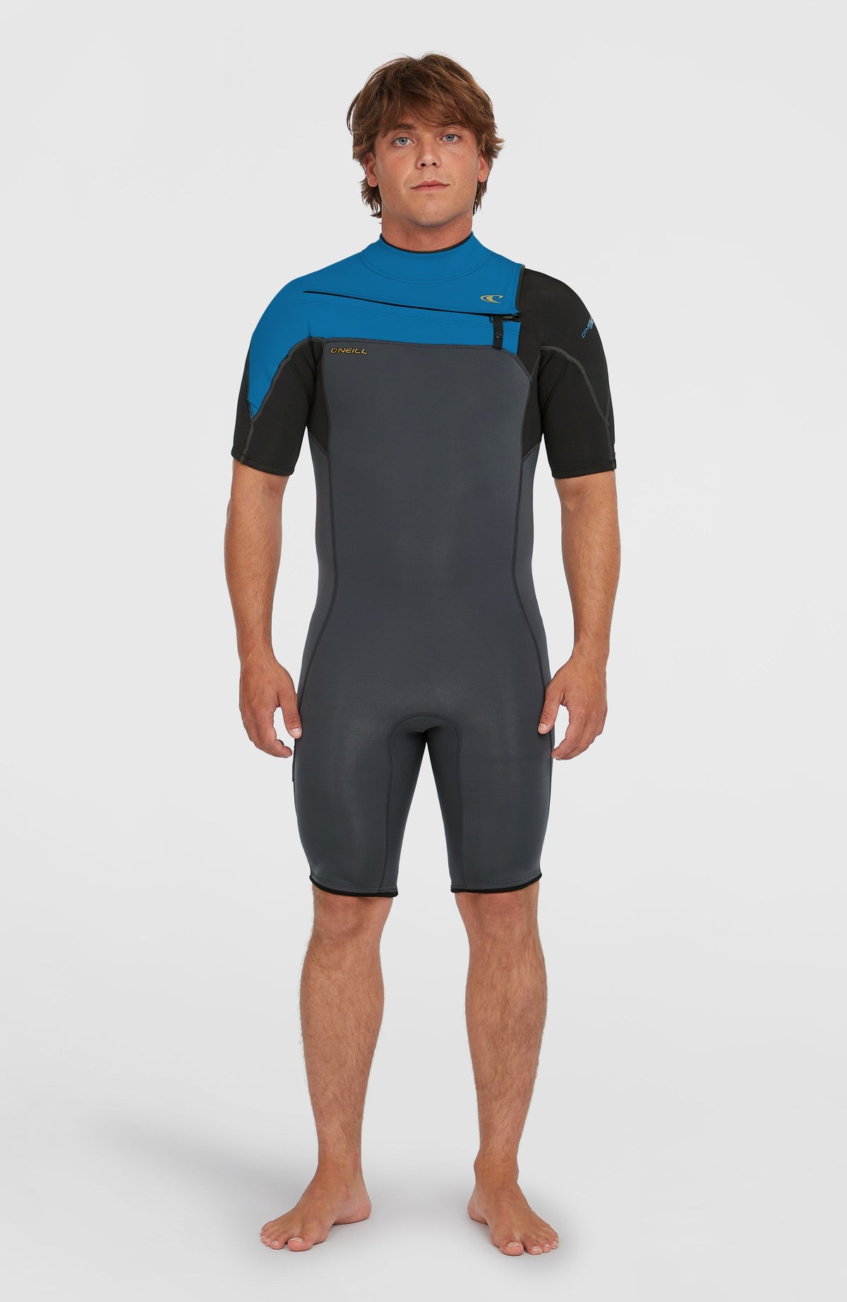 O'Neill Hammer 2mm Chest Zip Shortsleeve Spring Wetsuit für Herren, grau, getragen am Model, Vorderansicht