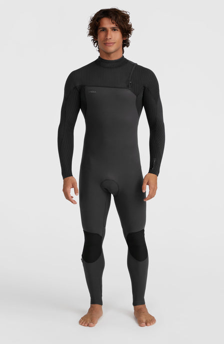 O'Neill Hyperfreak 3/2mm Comp Zipless Full Wetsuit für Herren, schwarz, getragen am Model, Vorderansicht