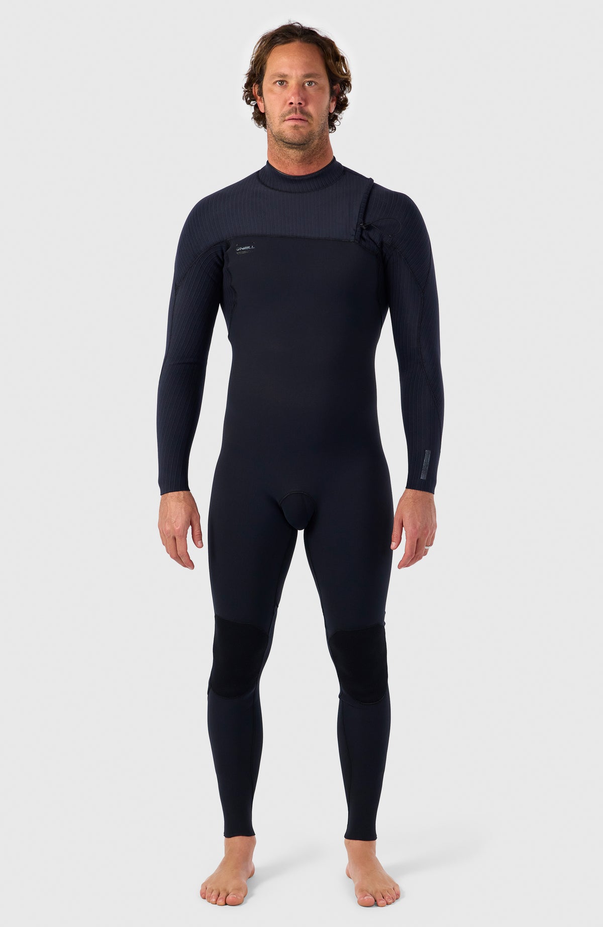 O'Neill Hyperfreak 4/3mm Comp Zipless Full Wetsuit für Herren, schwarz, Vorderansicht, getragen am Model