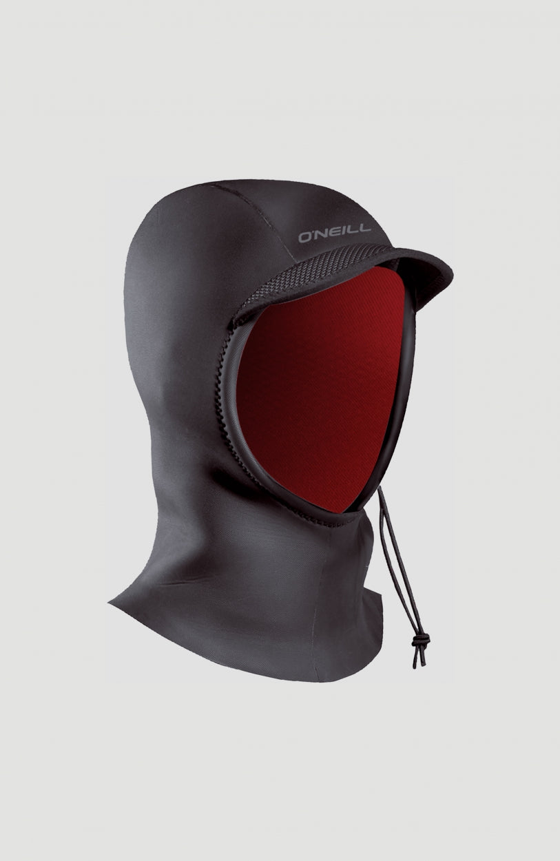 O'Neill Psycho 3mm Hood Neoprenhaube für Herren, schwarz, freigestellt in Dreiviertelansicht mit rotem Innenfutter