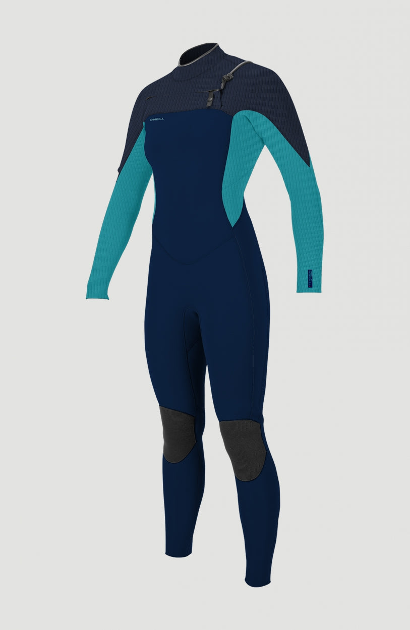 O'Neill Hyperfreak Plus 5/4mm Chest Zip Full Wetsuit für Damen in Blau, freigestellt von vorne mit Reißverschluss