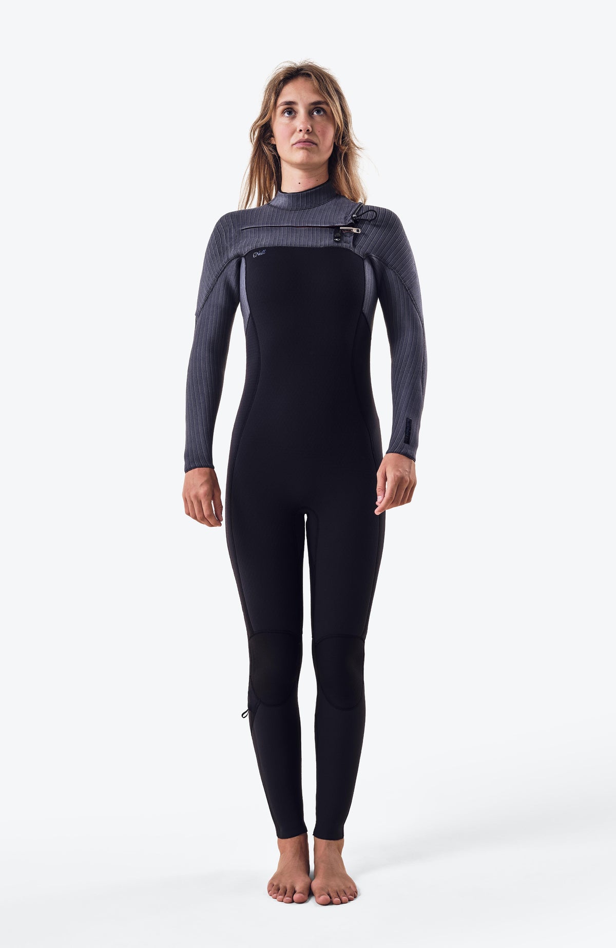 O'Neill Blueprint 5/4mm Chest Zip Full Wetsuit Neoprenanzug für Damen, schwarz, Ganzkörperansicht von vorne am Model