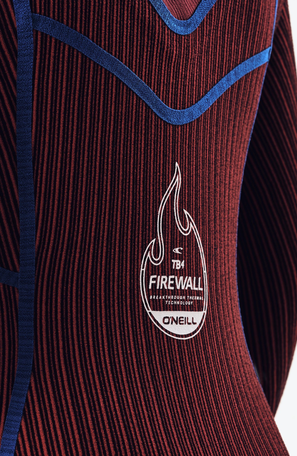 Blueprint 5/4mm Chest Zip Full Wetsuit Neoprenanzug, schwarz, Nahaufnahme des Firewall-Logos am Innenfutter