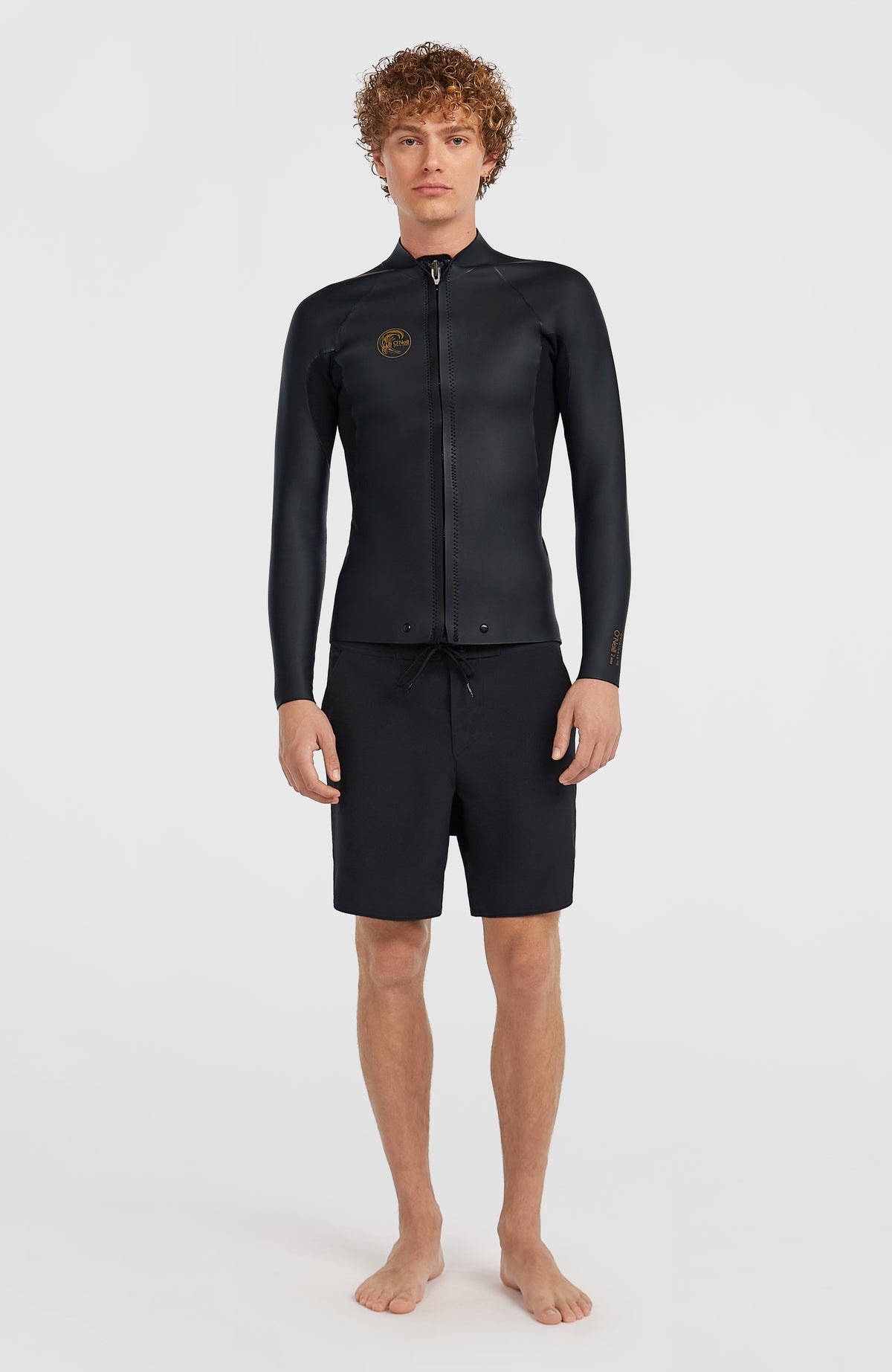 O'Neill O'Riginals 2mm Beavertail Full Zip Wetsuit Jacket für Herren, schwarz, Vorderansicht am Model