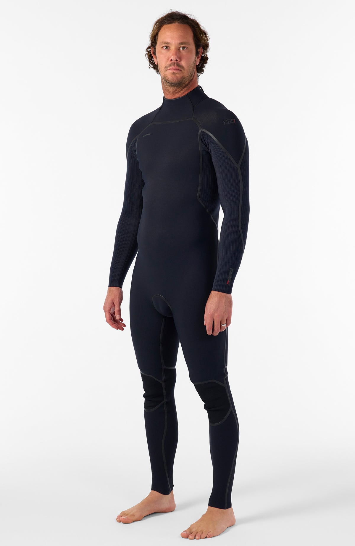 Hyperfreak Fire Neoprenanzug für Herren, schwarz, schräge Vorderansicht am Model