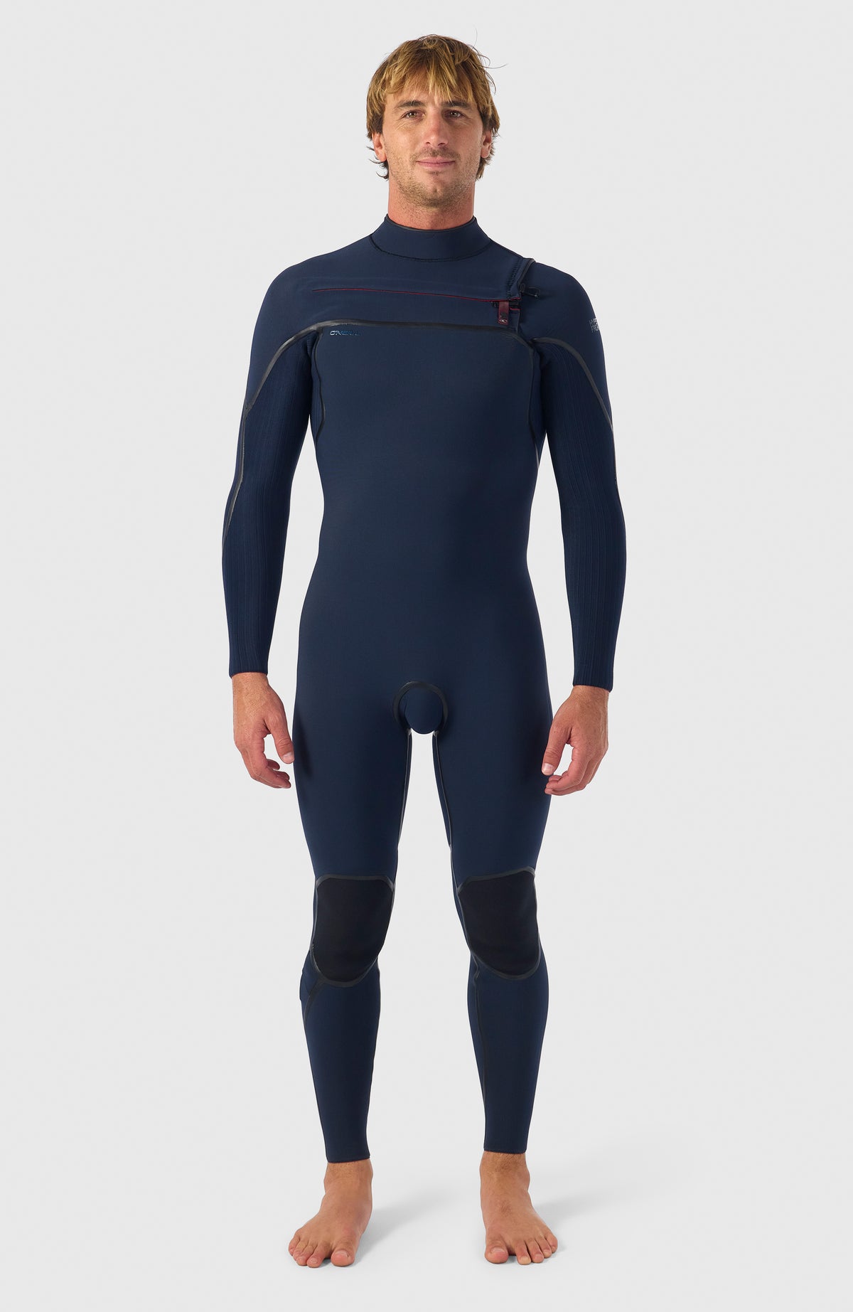 O'Neill Hyperfreak Fire 5/4mm+ Chest Zip Full Wetsuit Neoprenanzug für Herren, schwarz, Vorderansicht am Model