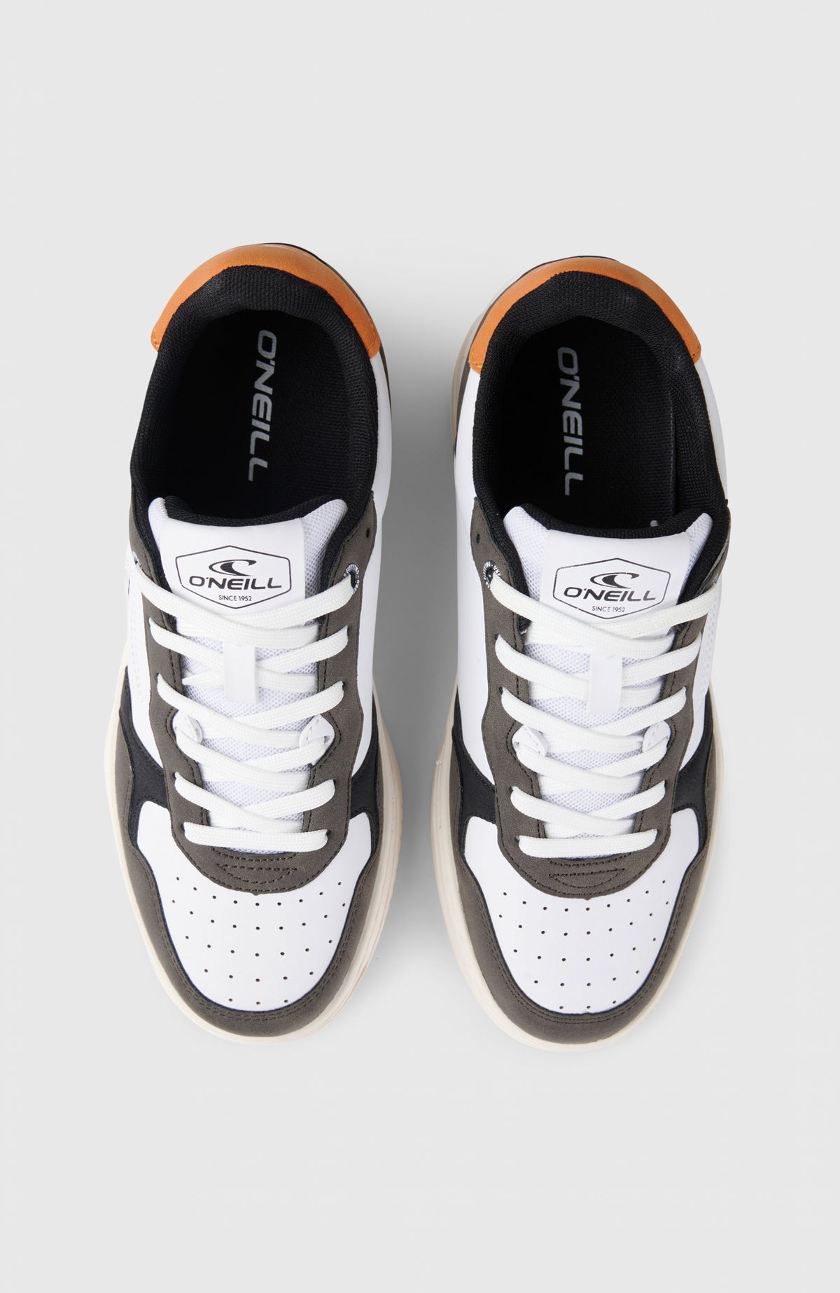 GALVESTON LOW Sneakers für Herren, weiß, Draufsicht von oben auf Schnürung und perforierten Zehenbereich