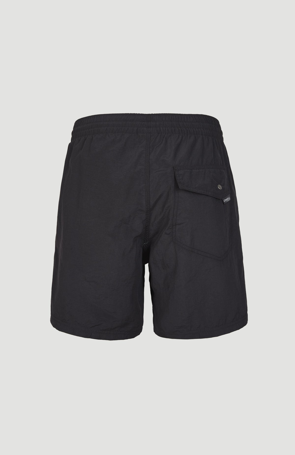 Vert 16'' Badehose für Herren, schwarz, freigestellt von hinten mit aufgesetzter Gesäßtasche und Druckknopf