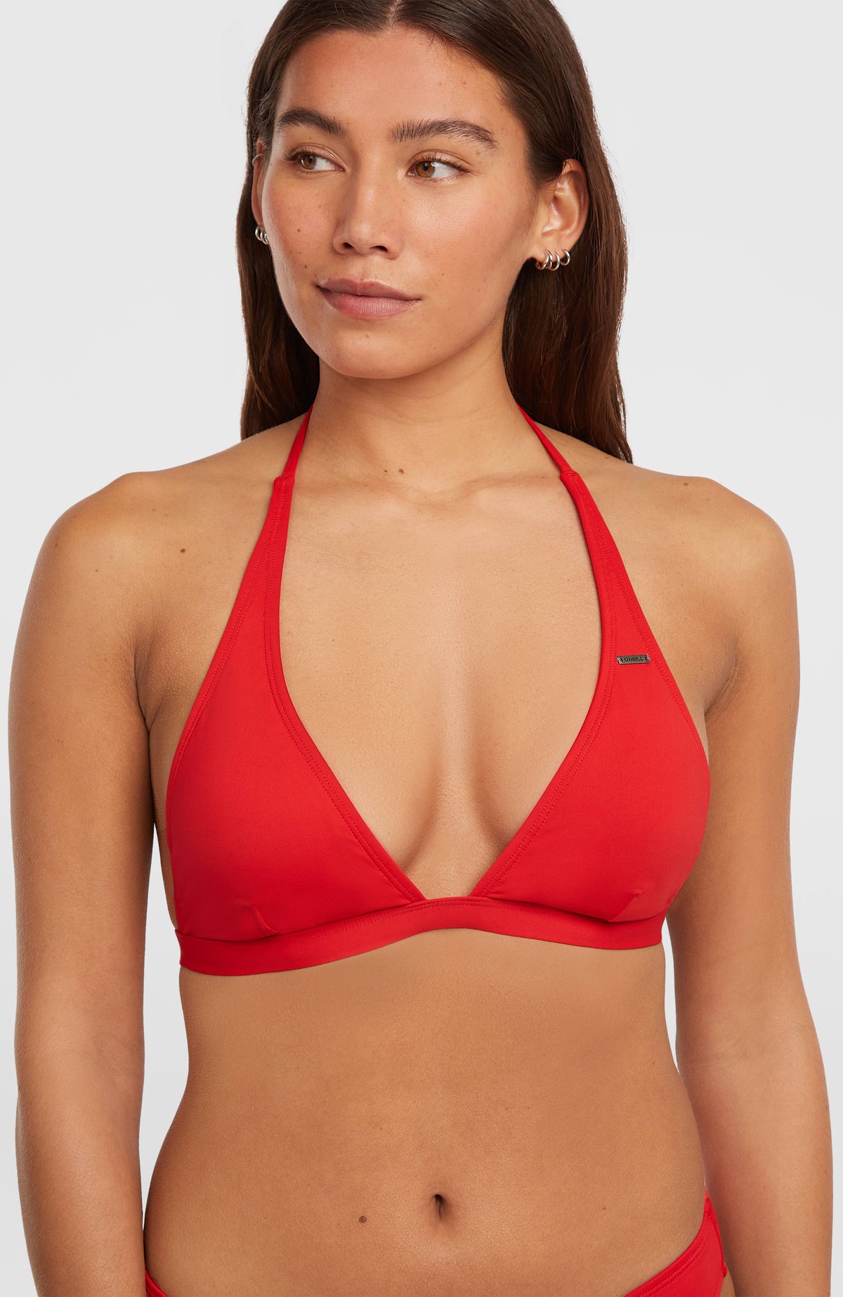 Essentials Maria Cruz Bikini-Set für Damen, rot, Nahaufnahme des Triangel-Oberteils am Model