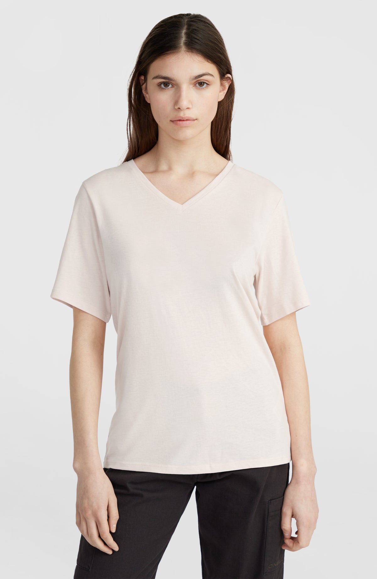 O'Neill Essentials T-Shirt mit V-Ausschnitt für Damen, pink, Vorderansicht am Model