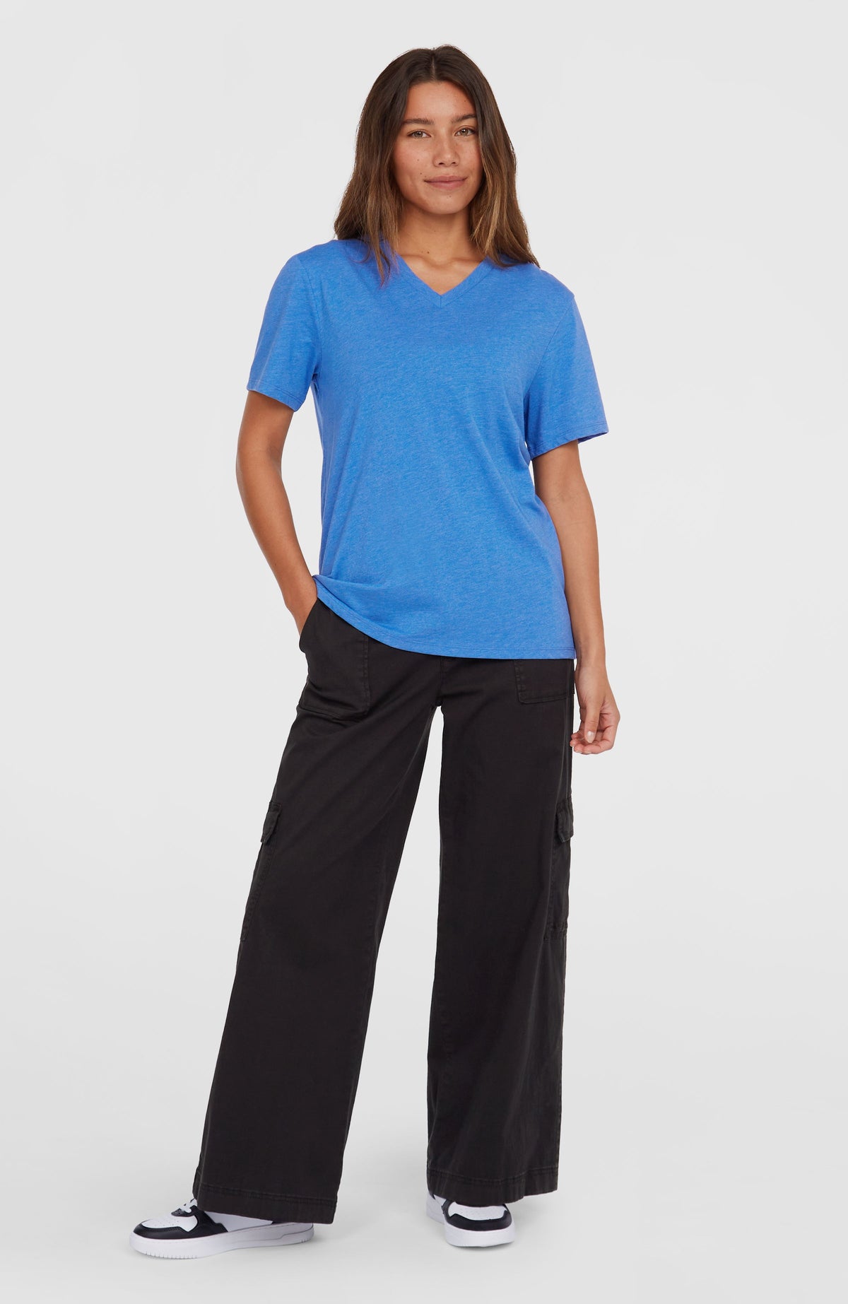 Essentials T-Shirt mit V-Ausschnitt | Palace Blue