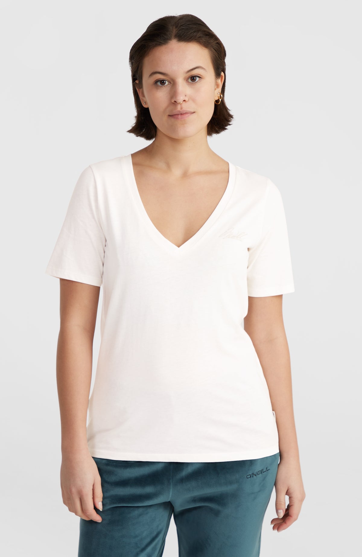 Essentials T-Shirt mit V-Ausschnitt | Snow White
