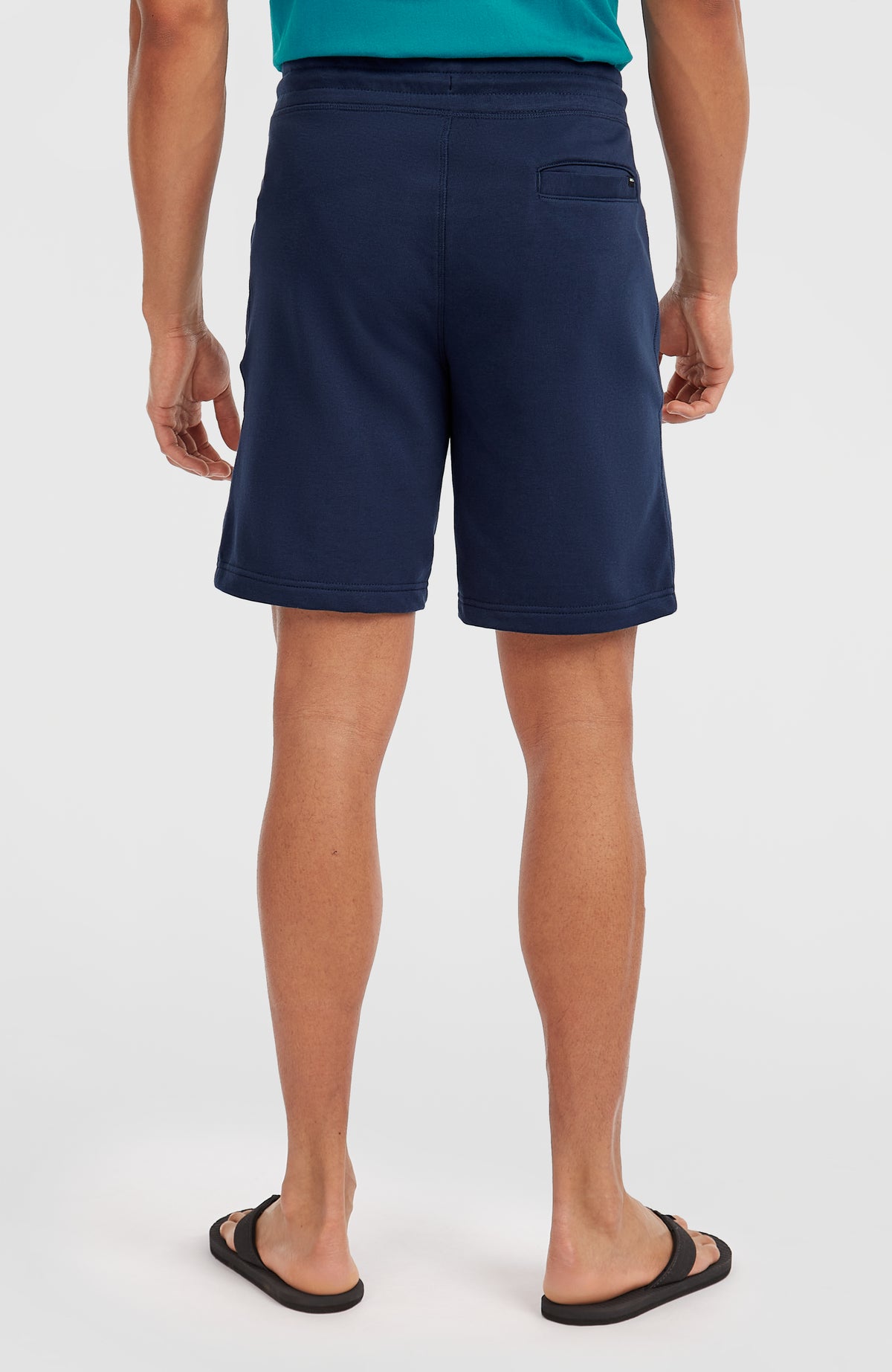 Small Logo Sweatshorts für Herren, blau, Rückansicht am Model mit eingelassener Gesäßtasche