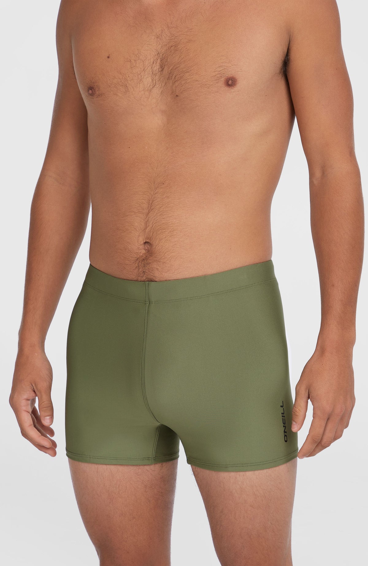 O'Neill Essentials Racer Badehose für Herren, grün, Vorderansicht, getragen am Model