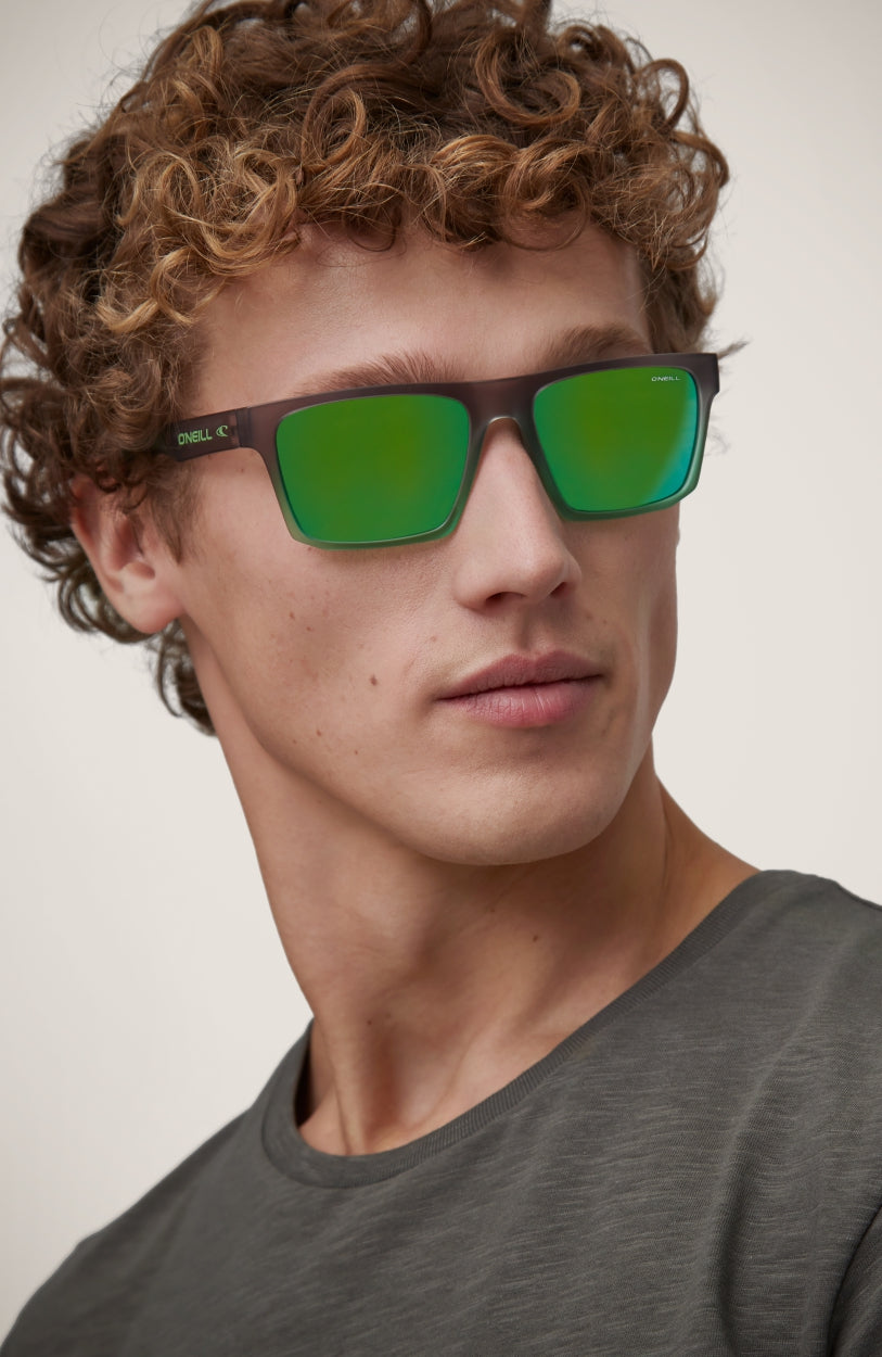 Beacons Sunglasses Sonnenbrille für Herren, grau, getragen am Model in Halbprofilansicht