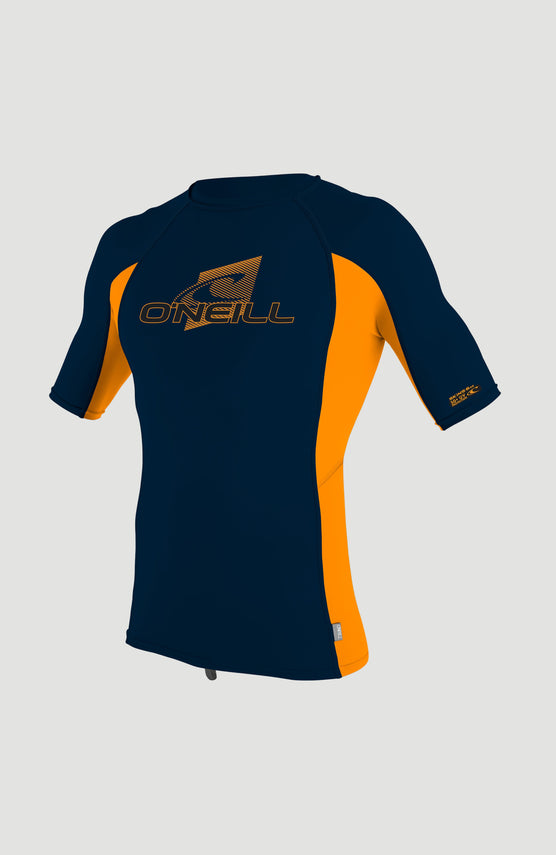 O'Neill Skins Short Sleeve Crew Schwimmshirt für Jungen, blau mit Logo-Print in Orange, Vorderansicht freigestellt