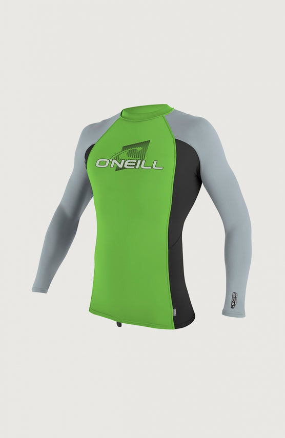 O'Neill Skins Long Sleeve Crew Schwimmshirt für Jungen, grün, freigestellt von vorne mit Logo-Print auf der Brust