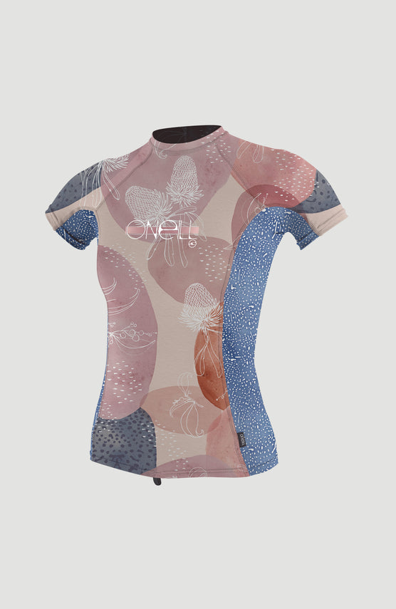 O'Neill Skins Short Sleeve Crew Schwimmshirt für Mädchen, blau mit Blumenmuster in Weiß, freigestellt von vorne