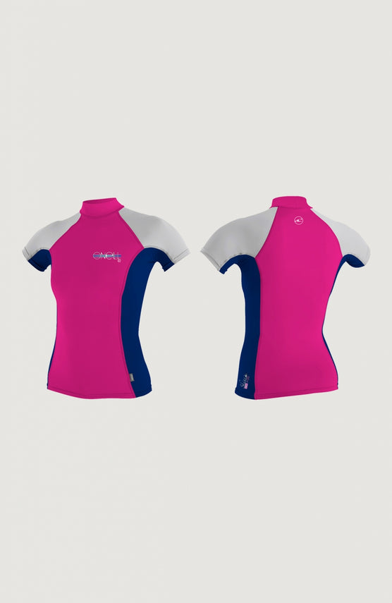 O'Neill Skins Short Sleeve Turtleneck Schwimmshirt für Damen in Pink, freigestellt in Vorder- und Rückansicht