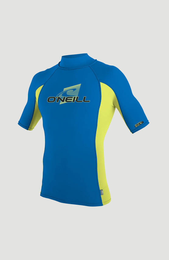 O'Neill Skins Short Sleeve Turtleneck Schwimmshirt für Jungen, blau mit Logo-Print in Gelb, freigestellt von vorne