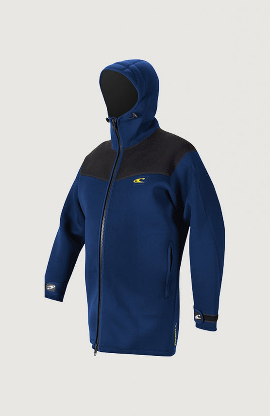 O'Neill Chill Killer 3mm Jacket für Herren, schwarze Jacke, freigestellt von vorne mit Kapuze und Reißverschluss