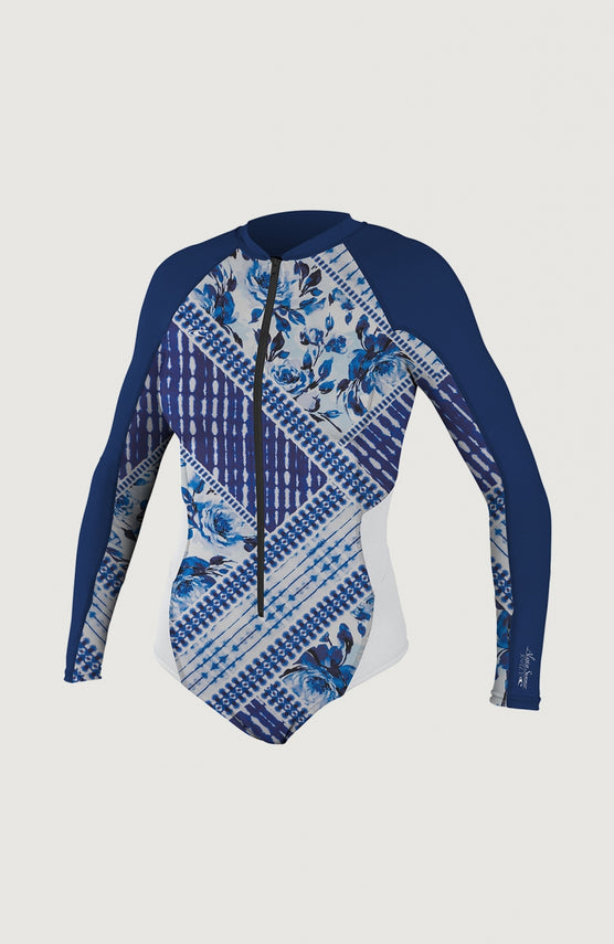 O'Neill Skins Long Sleeve Surf Suit für Damen, blauer Surfanzug mit Patchwork-Muster in Weiß, freigestellt von vorne