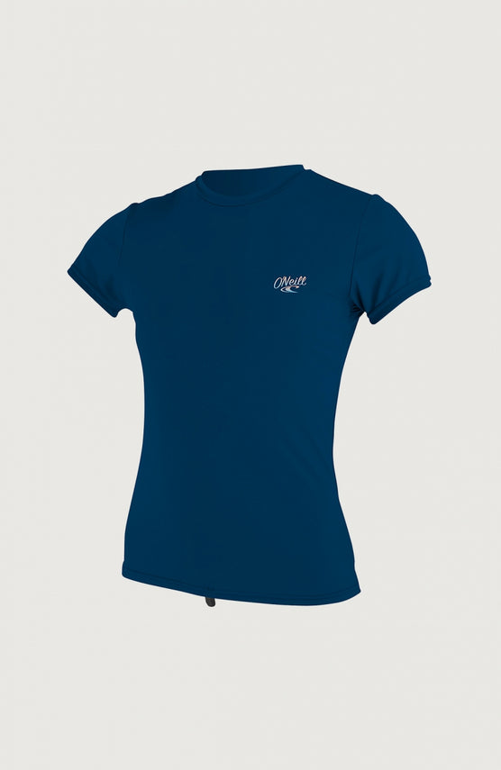 O'Neill Premium Skins Short Sleeve UV Shirt für Damen, blau, freigestellt von vorne, mit dezentem Logo-Schriftzug