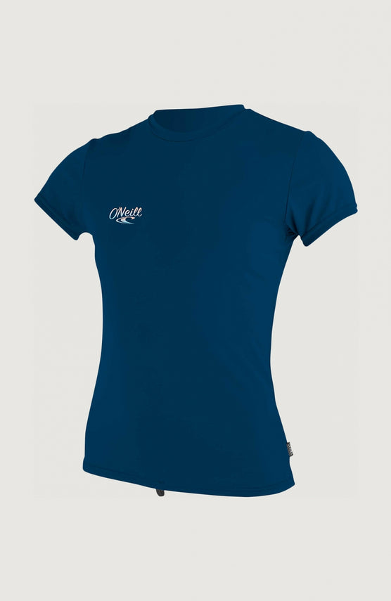 O'Neill Premium Skins Short Sleeve UV Shirt für Mädchen, blaues Schwimmshirt, freigestellt in Vorderansicht