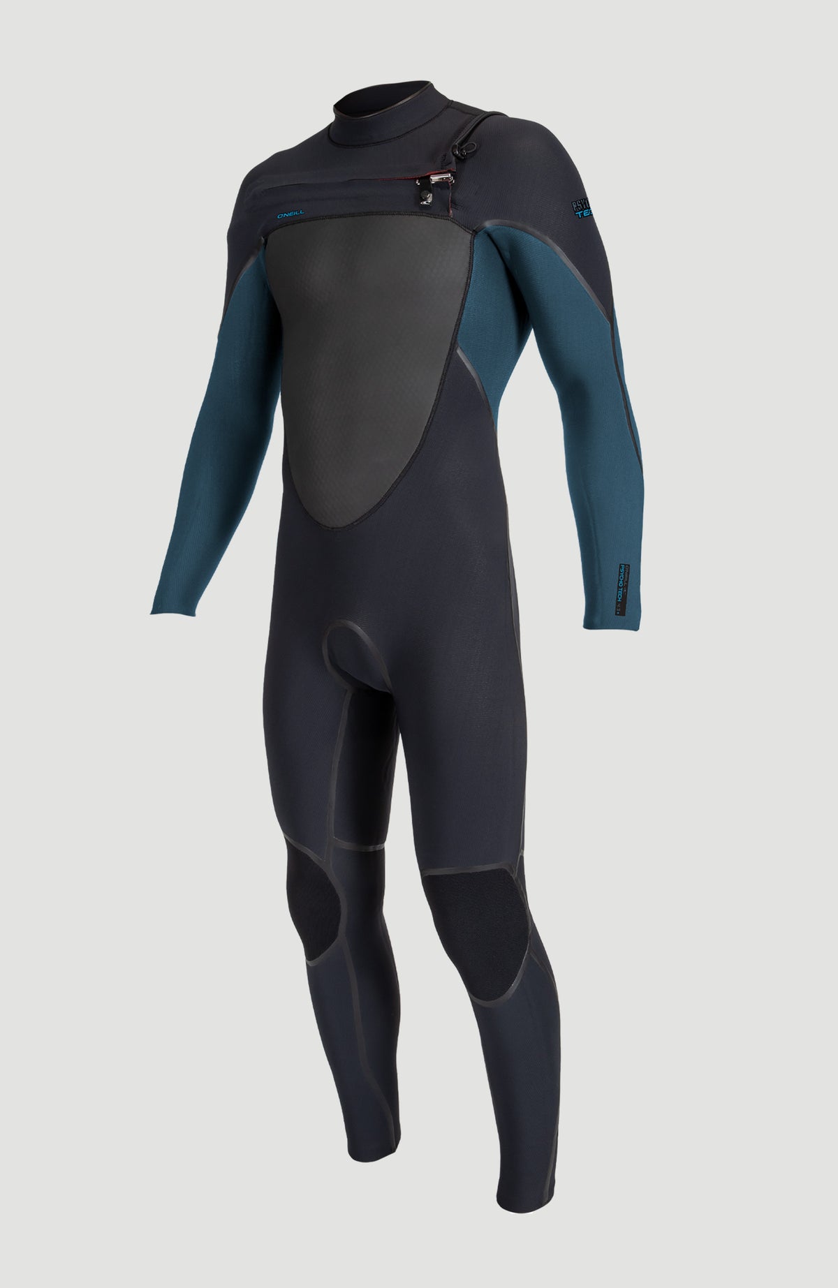 O'Neill Psycho Tech 5/4mm Chest Zip Full Wetsuit für Jungen, schwarz, freigestellt in Schrägansicht von vorne