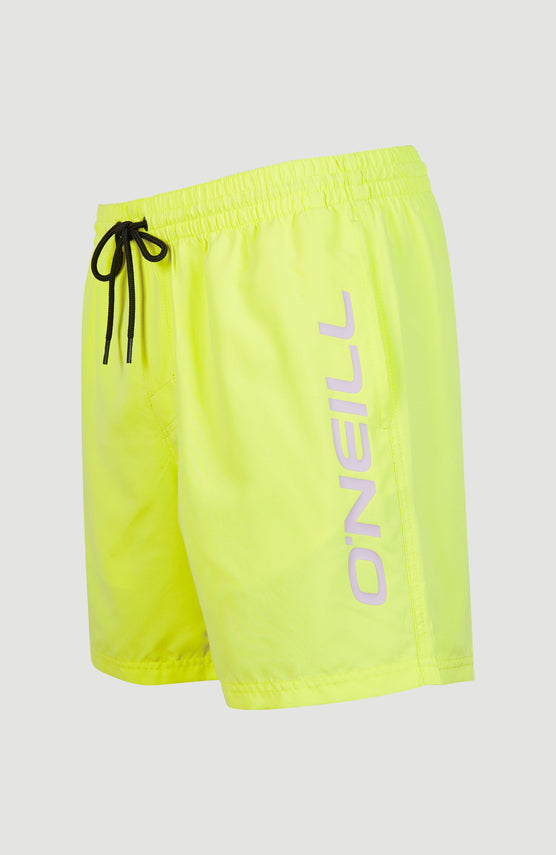 O'Neill Cali Schwimmhose für Herren, gelb, freigestellt in Schrägansicht mit großem vertikalem Logo-Print am Hosenbein