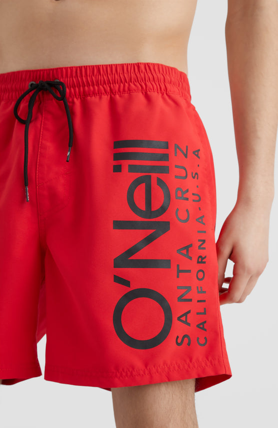 O'Neill Original Cali Schwimmhose für Herren, rot mit Logo-Print in Schwarz, getragen am Model, Nahaufnahme von vorne